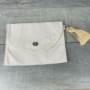 Trunks Beach Couture Casual Resort Clutch